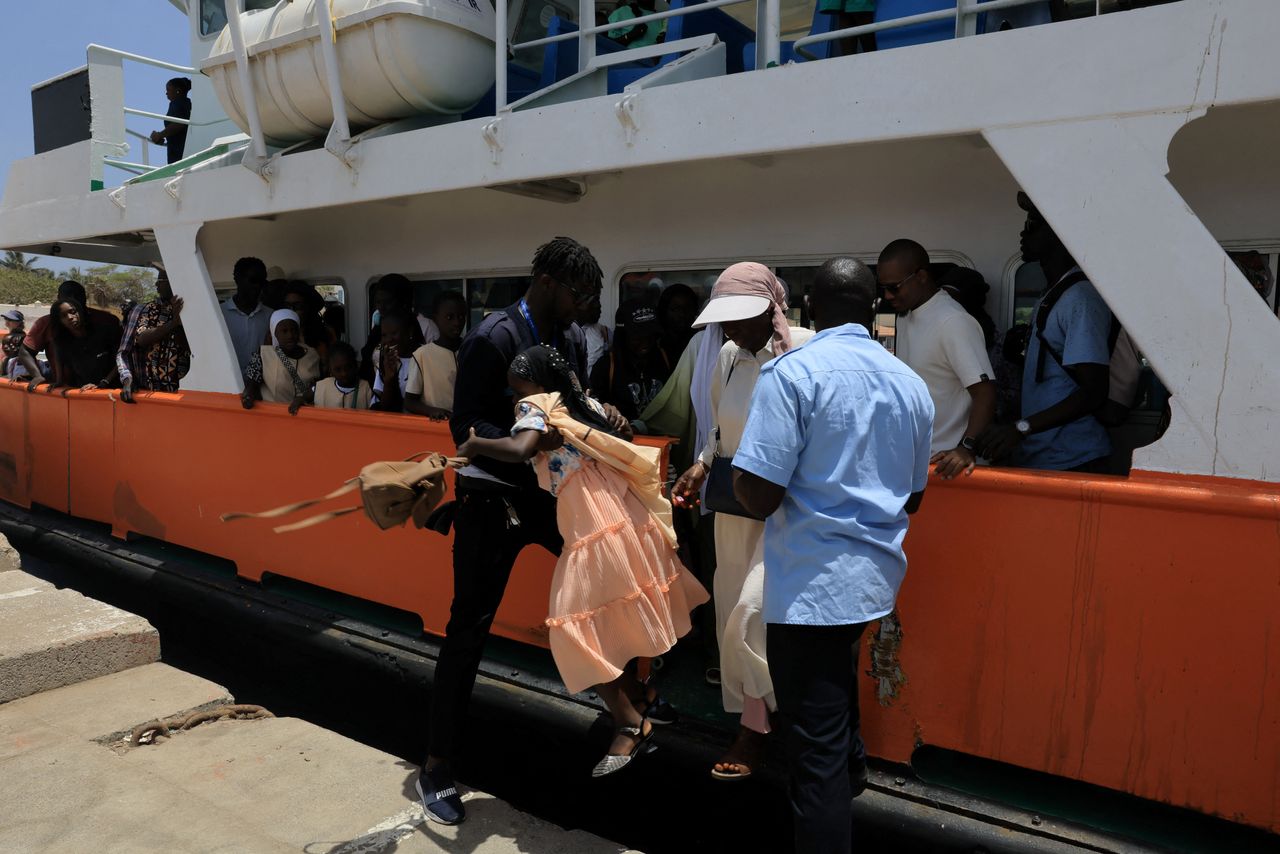 2026 06 10t175608z 1419597706 rc2xqlaoaoeo rtrmadp 3 senegal ilegoree