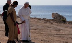 italy pope lampedusa 25775